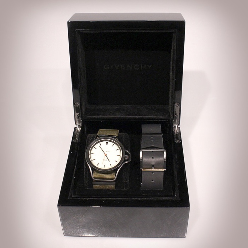 Givenchy Presents the "Seventeen" Watch by Riccardo Tisci ( Limited Edition)
